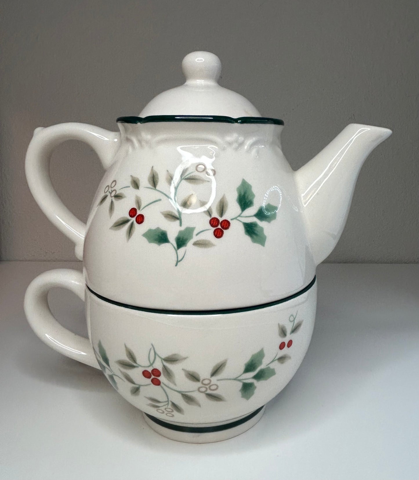 Pfaltzgraff Winterberry Tea for One Tea Pot and Tea Cup New