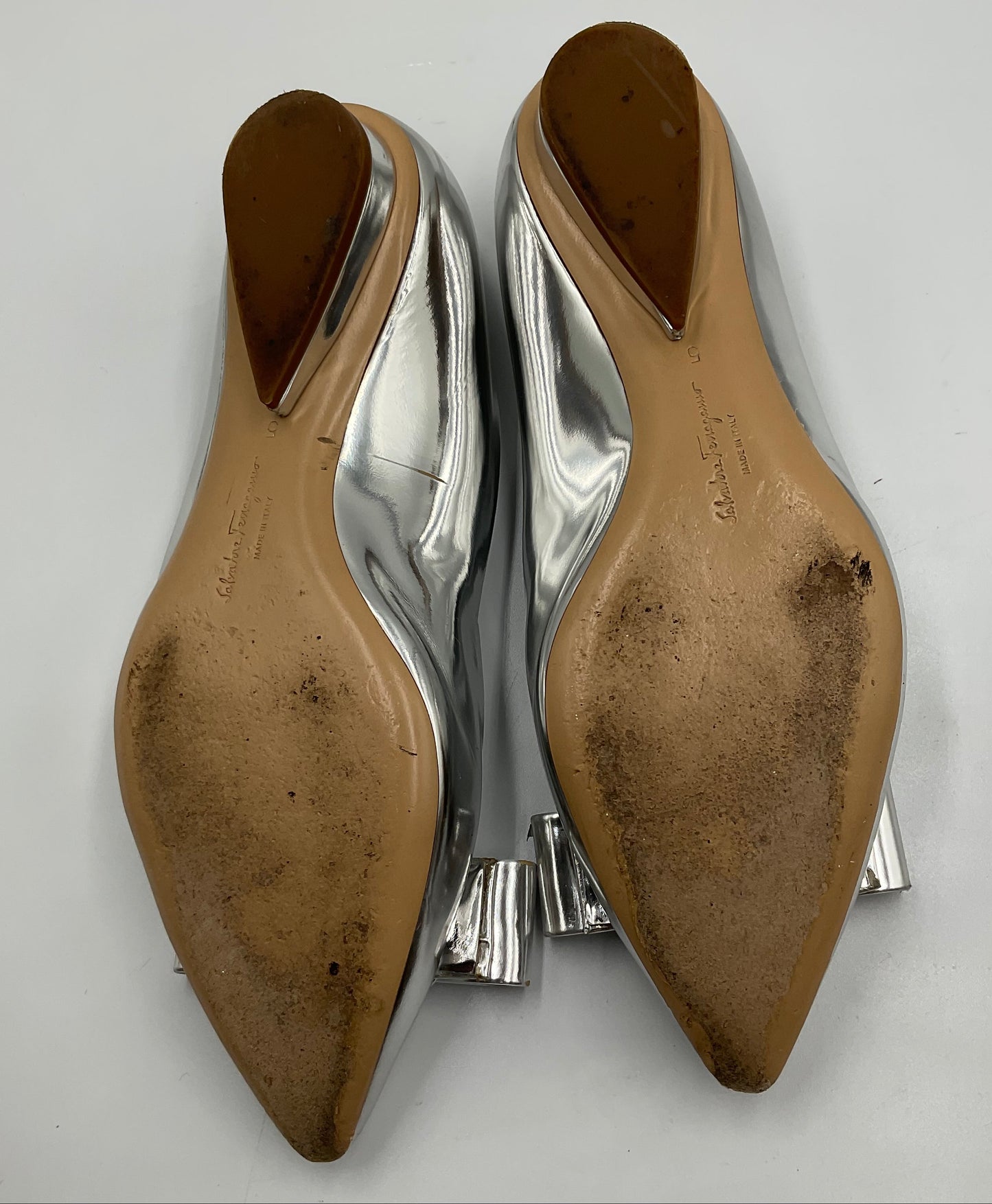Salvatore Ferragamo Viva Bow-Detailed Silver Ballet Flats Size 5 Damaged