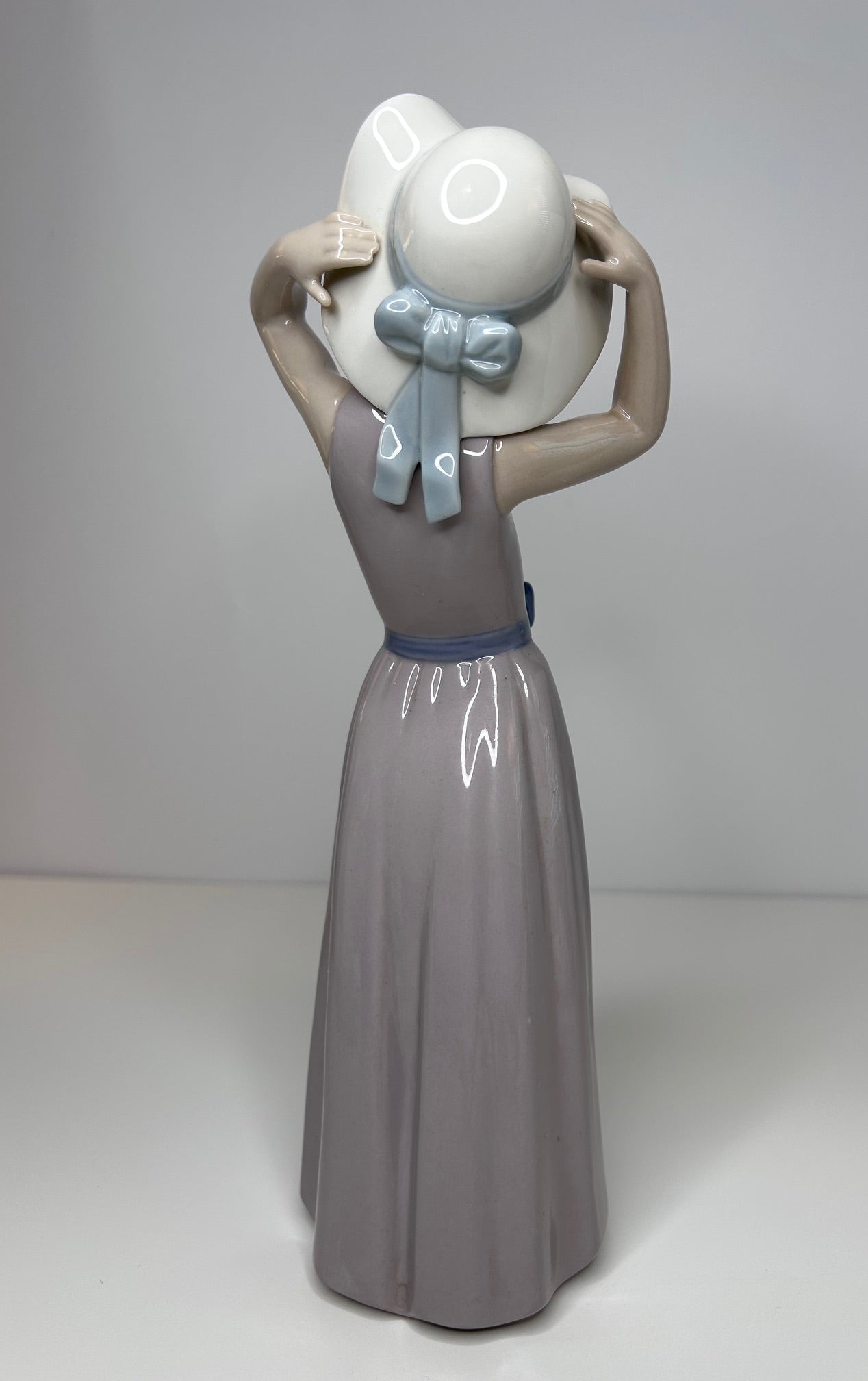 Lladro Porcelain Collectible Figurine Girl Trying on Straw Hat #5011 Vintage 1980s Spain