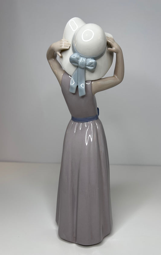 Lladro Porcelain Collectible Figurine Girl Trying on Straw Hat #5011 Vintage 1980s Spain