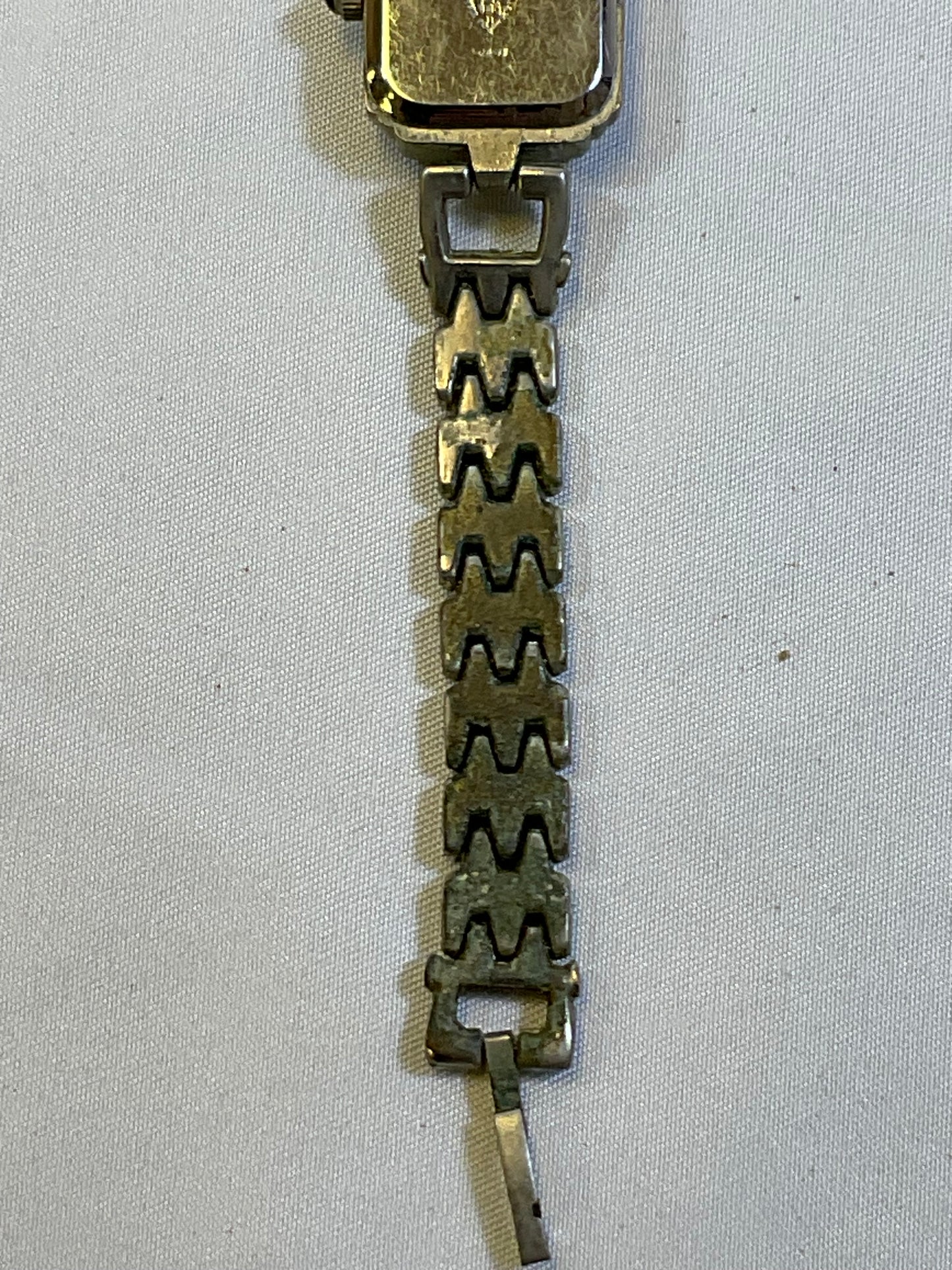 Vintage Gucci Quartz Women's Watch Emblem Stamped Silvertone Working Condition New Battery