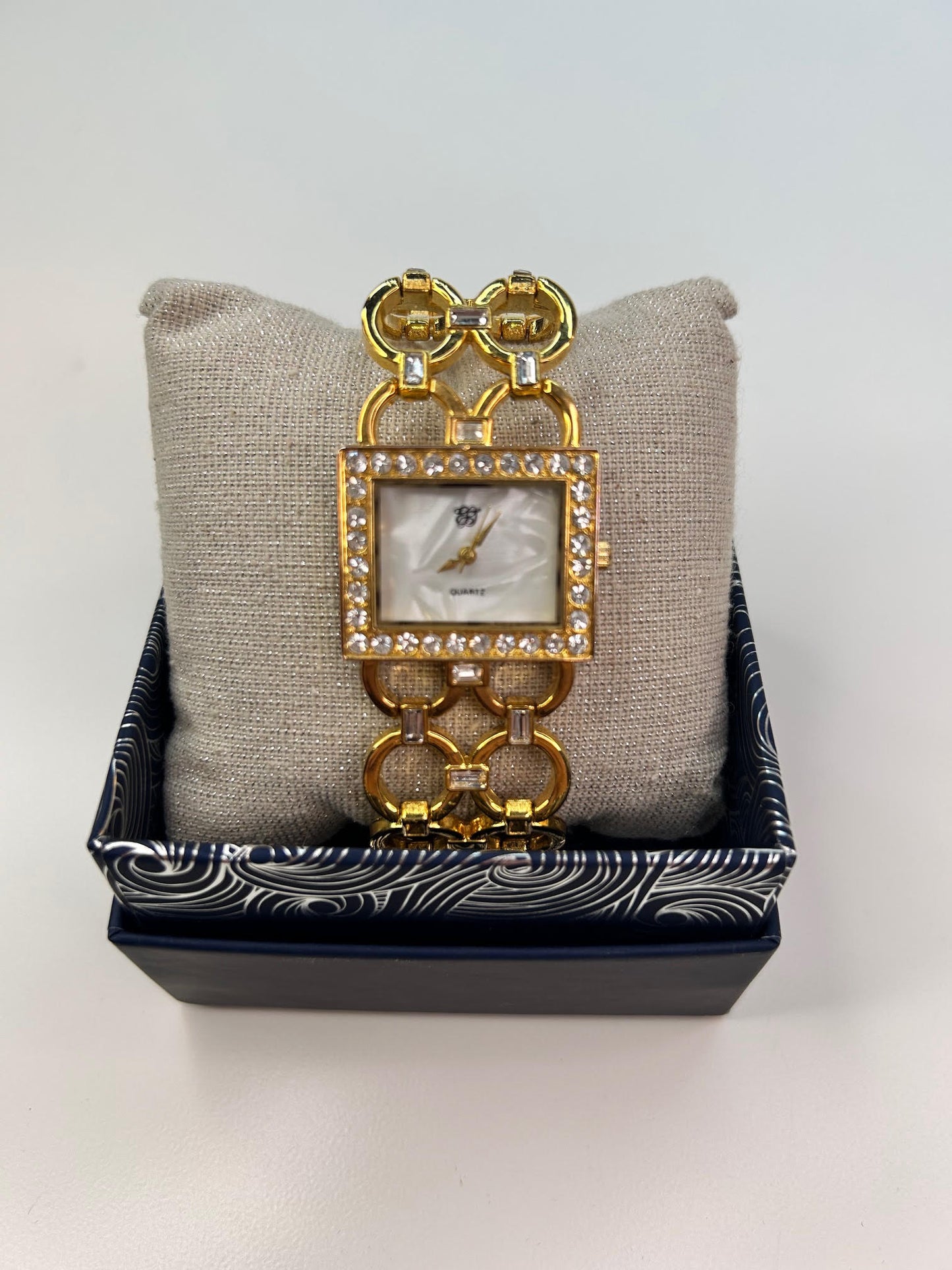 Elizabeth Taylor "White Diamonds" Goldtone Quartz Bracelet Womens Watch Working Condition