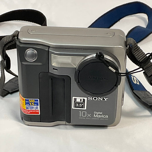 Sony Mavica Digital Camera MVC-FD7 0.3MP Pre-Owned Untested Missing Battery Charger