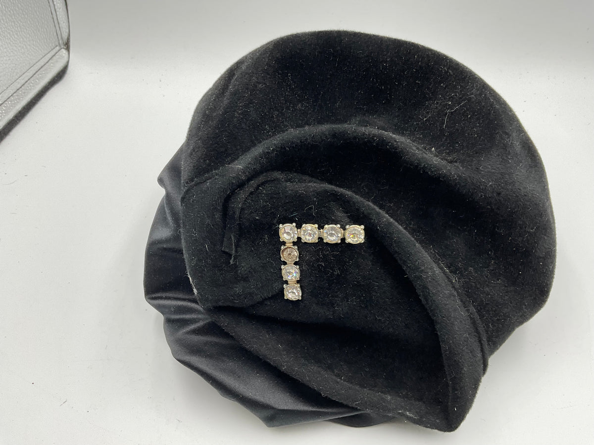 Black hat with seven diamonds