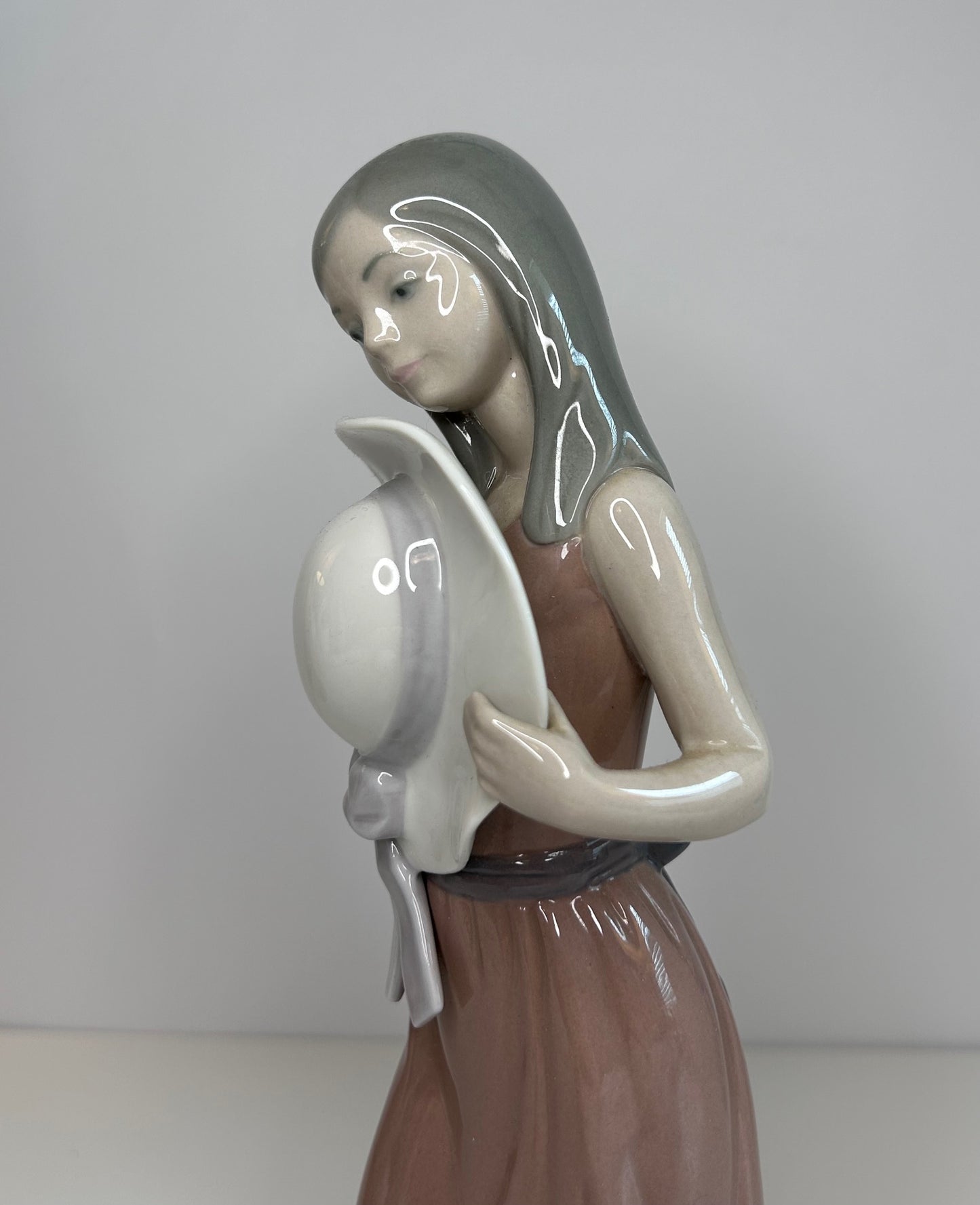 Lladro Porcelain Figurine Bashful Girl with Straw Hat #5007 Vintage 1980s Spain