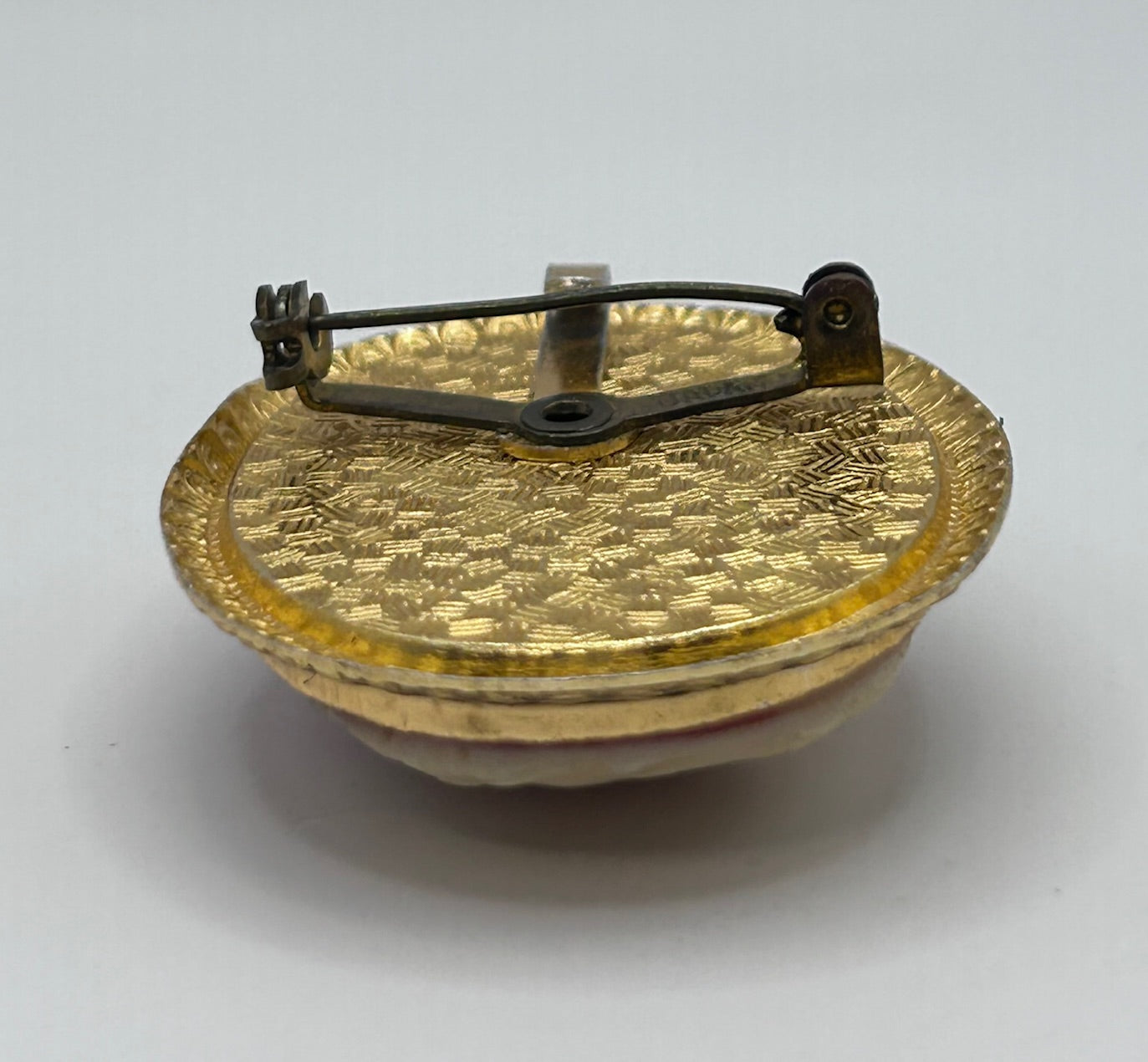 Victorian Woman Style Cameo Brooch Antiqued Gold Tone Pin Peach White Bust