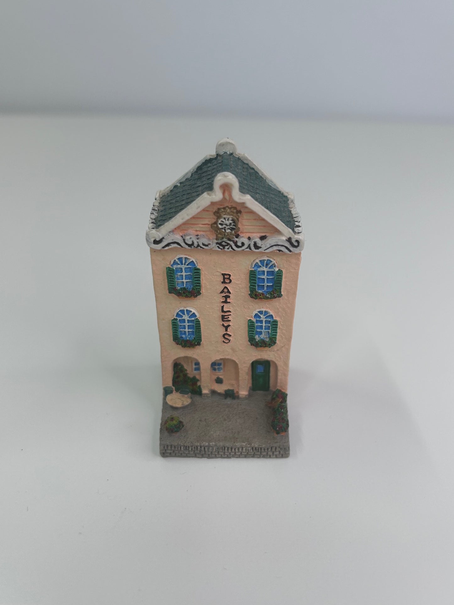 Baileys Vintage 1998 Limited Edition Cafes of the World #2 Collectible Figurine
