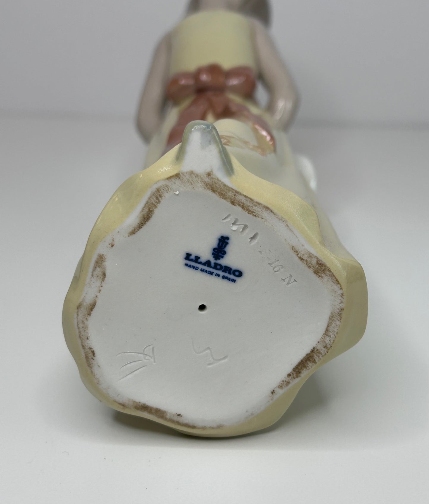 Lladro Porcelain Collectible Figurine Naughty Girl with Straw Hat #5006 Vintage 1980s Spain