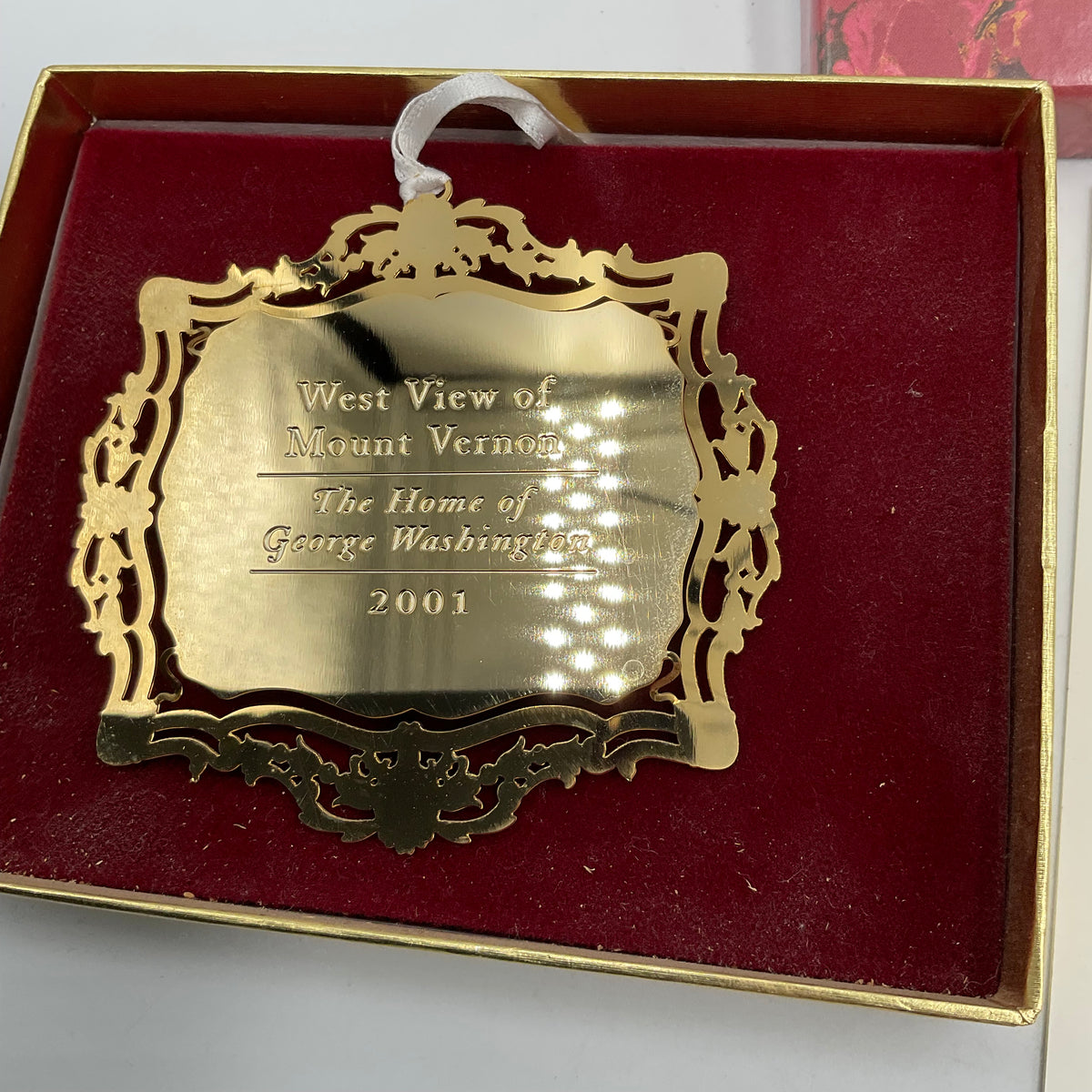 2001 Commemorative Ornament West View Mount Vernon in Box