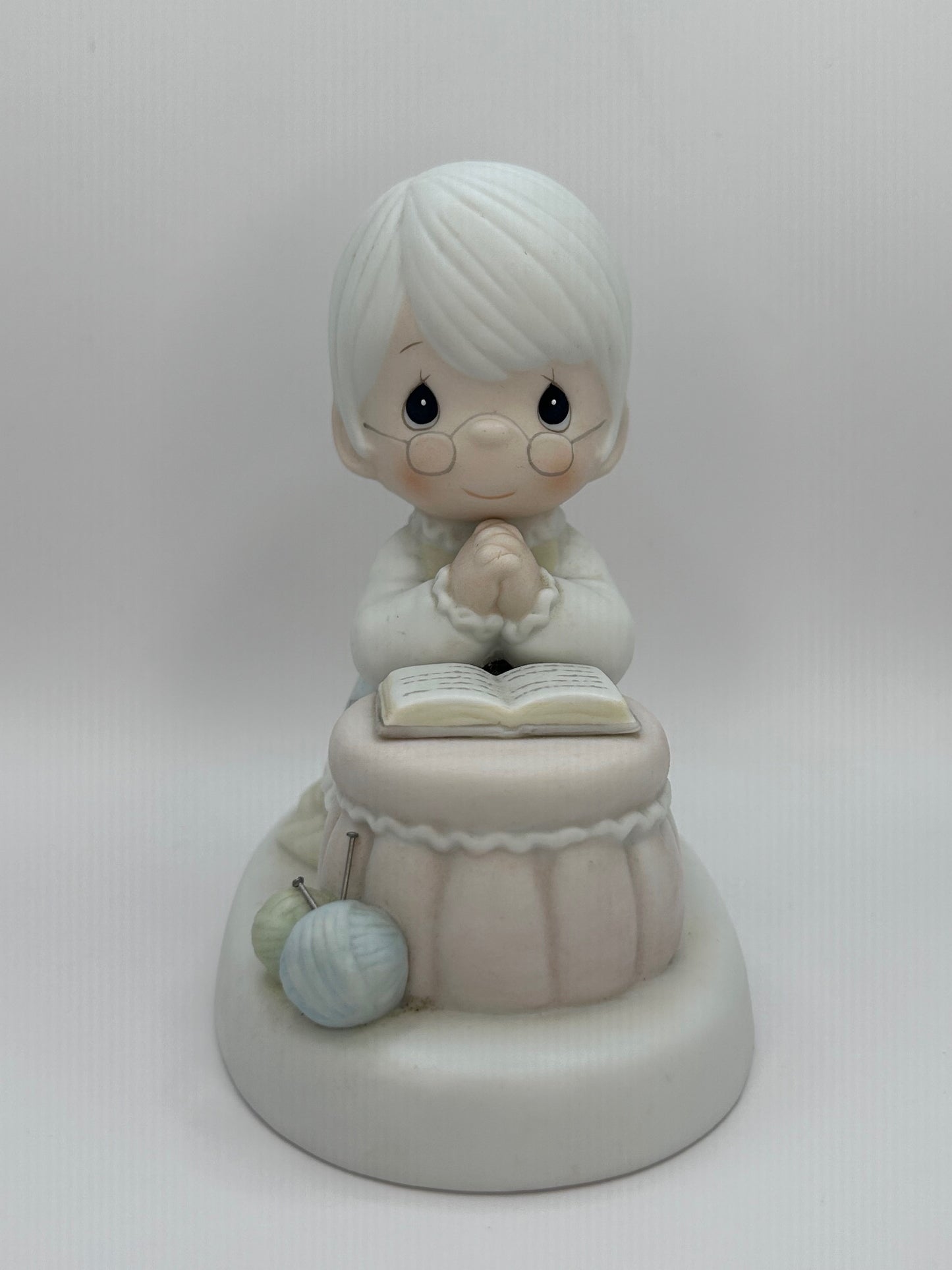 Precious Moments Vintage 1986 Members Only Figurine Grandma's Prayer Original Box Mint