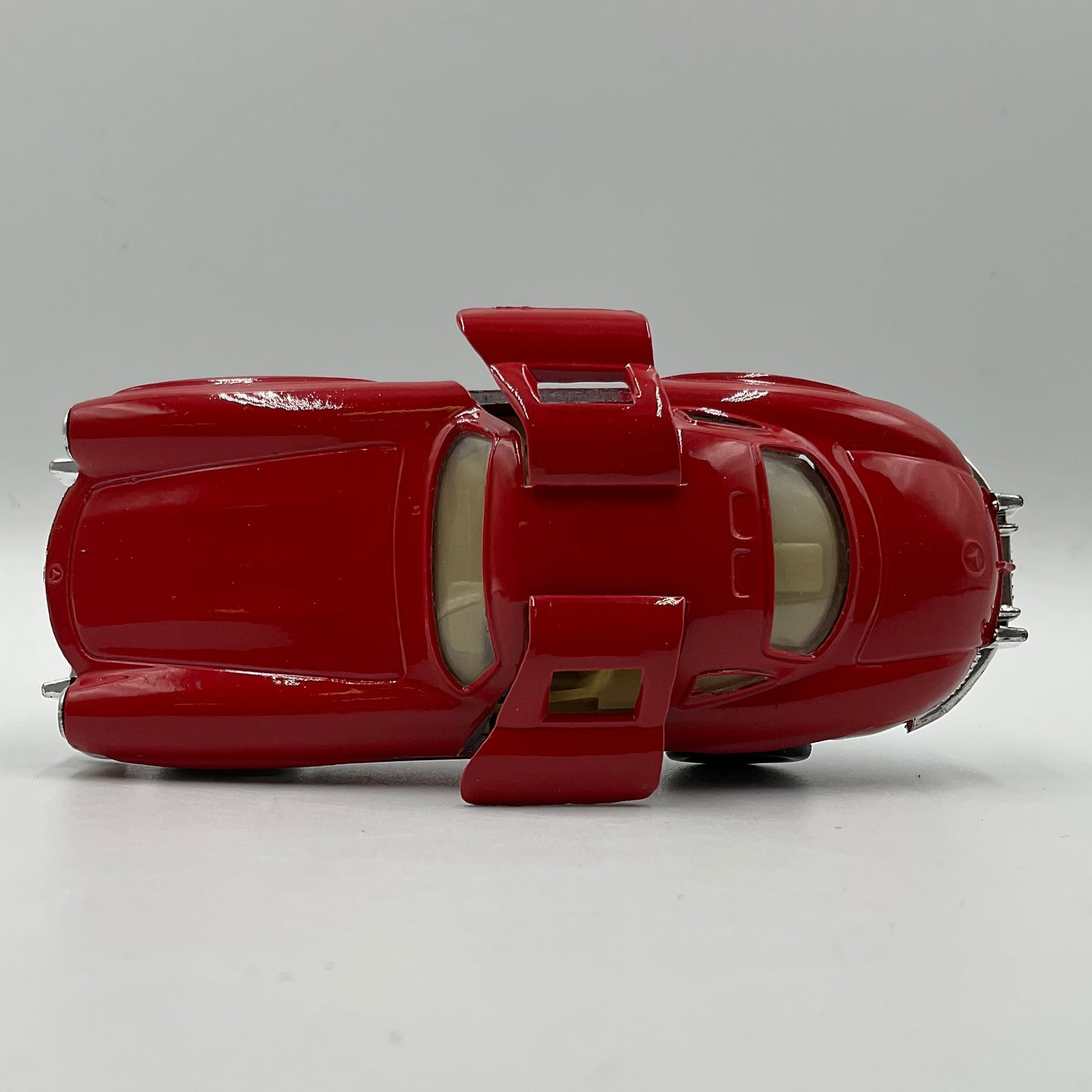 1950's 1/40 Scale Model Red Kinsmart Mercedes-Benz 300SL Die-Cast Scale Model Replica Car
