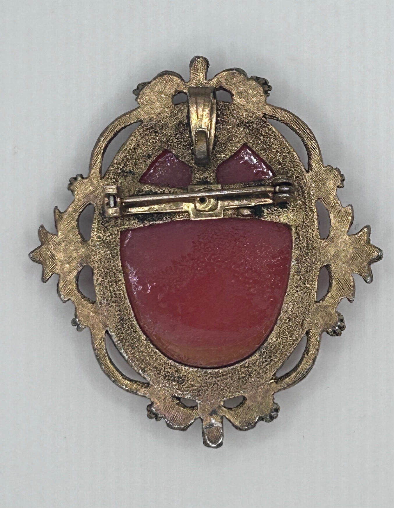 Victorian Style Woman Oval Cameo Brooch Ribboned Edge Antiqued Gold Tone Pin Red and White Bust Victorian Style