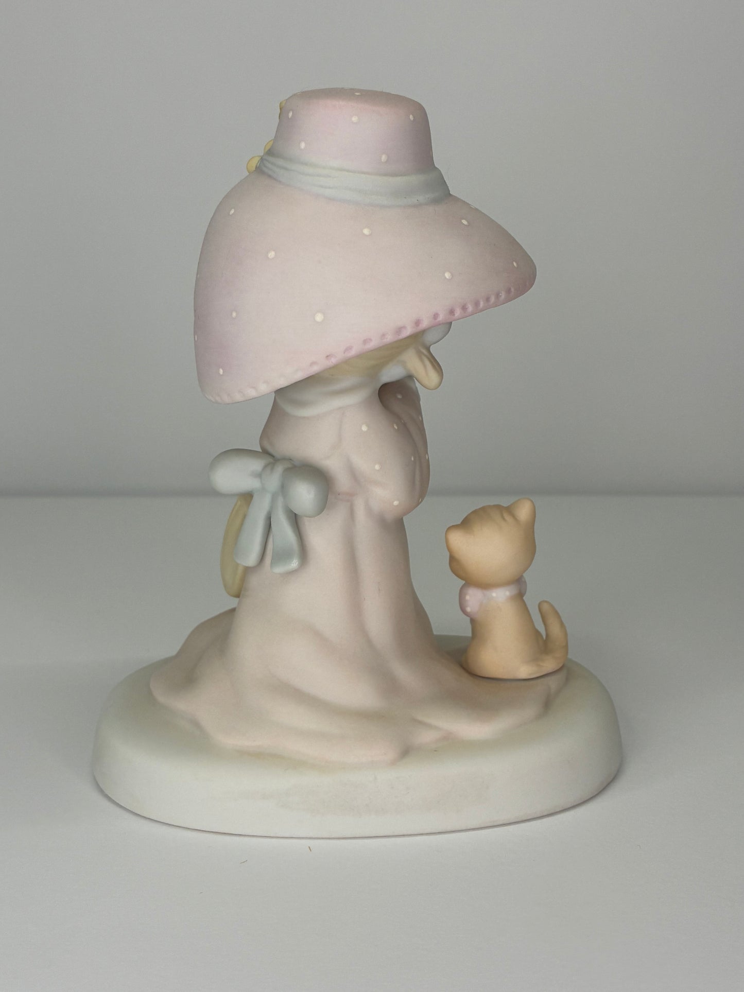 Precious Moments Vintage 1983 To a Very Special Mom Hand Painted Porcelain Collectible Figurine Original Box