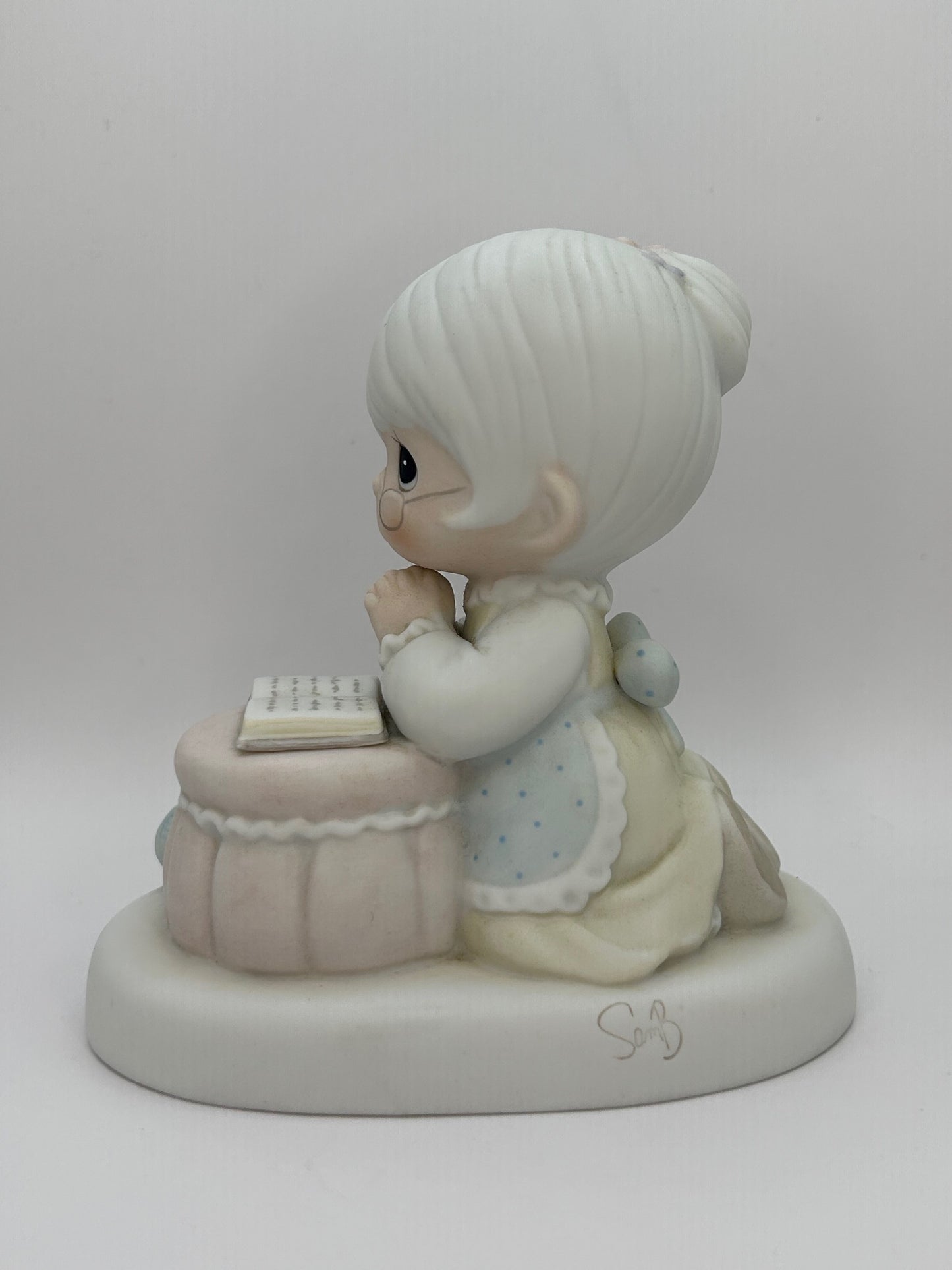 Precious Moments Vintage 1986 Members Only Figurine Grandma's Prayer Original Box Mint