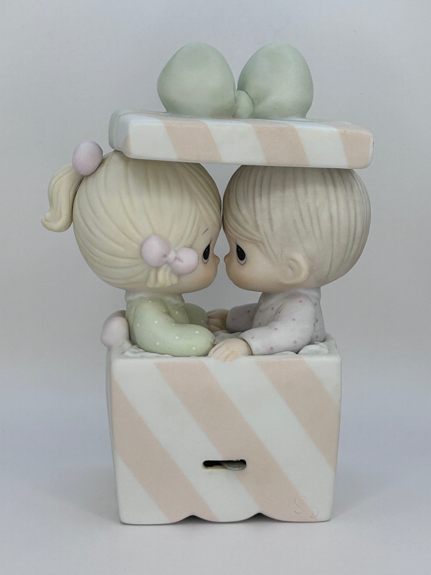 Precious Moments Musical Box Vintage 1986 Our First Christmas Together 'We Wish You a Merry Christmas'