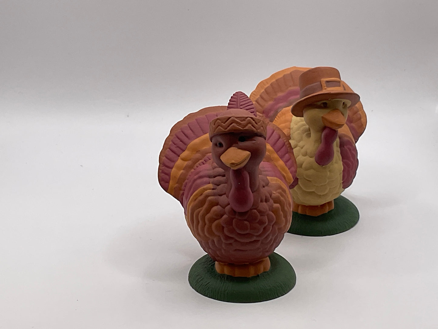 Avon Holiday Gift Turkey Twosome Salt & Pepper Shakers Thanksgiving Fall Autumn Seasonal Home Decor New in Original Box