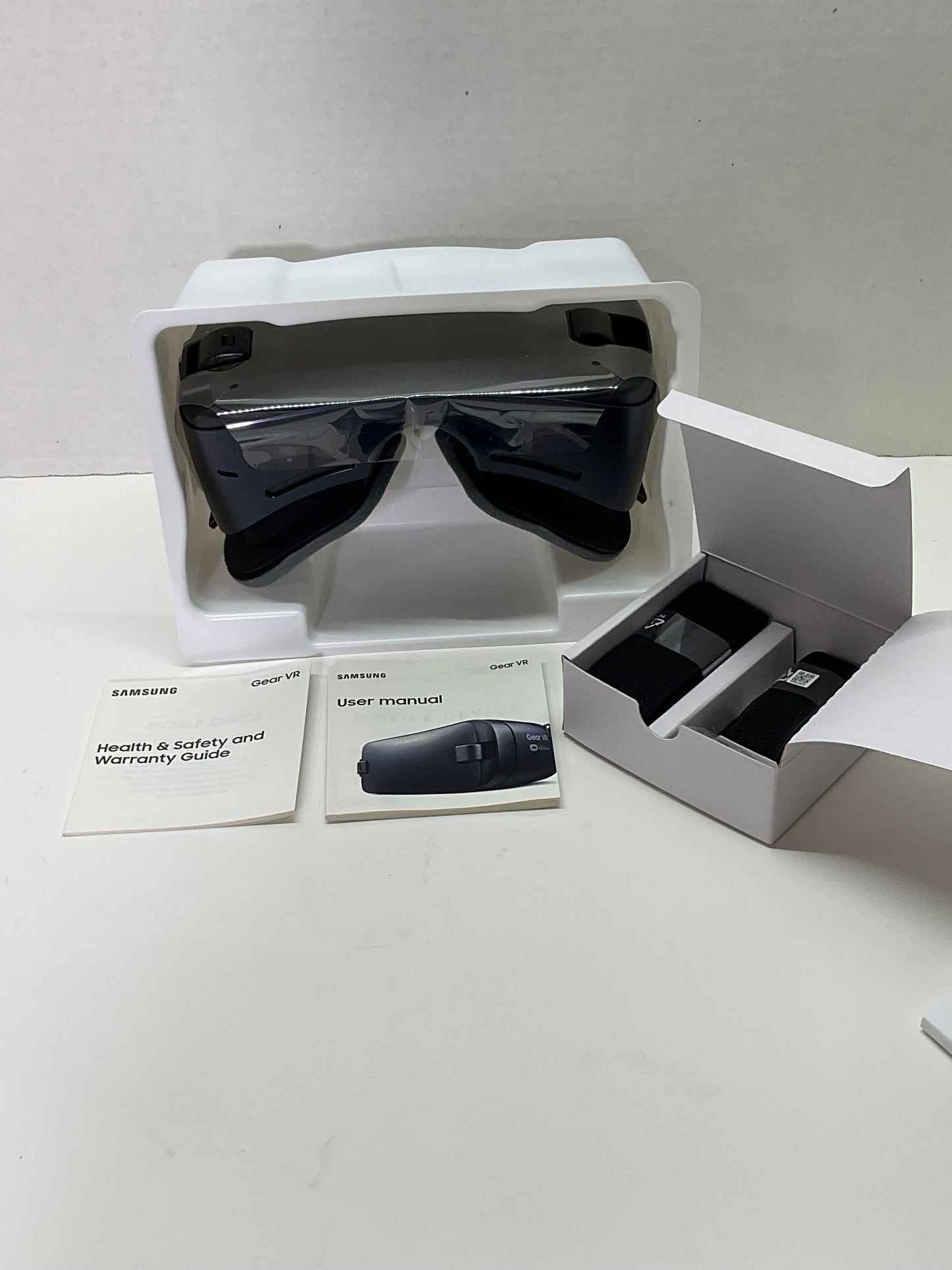 Samsung Gear VR 2016-Virtual Reality Headset Black NIB