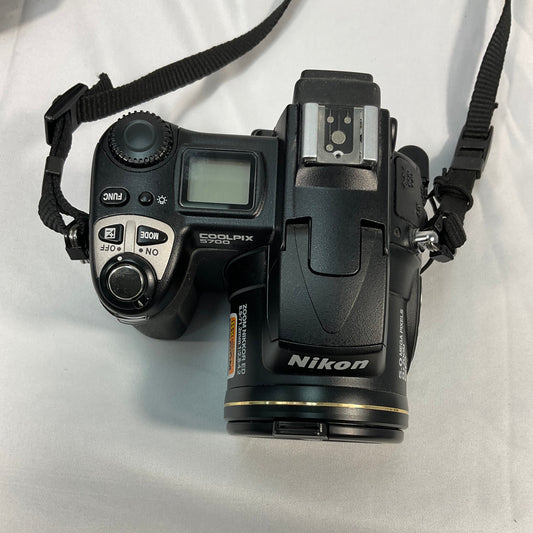 Nikon CoolPix 5700 Digital Camera with Original Case and Accessories Missing Charger Untested