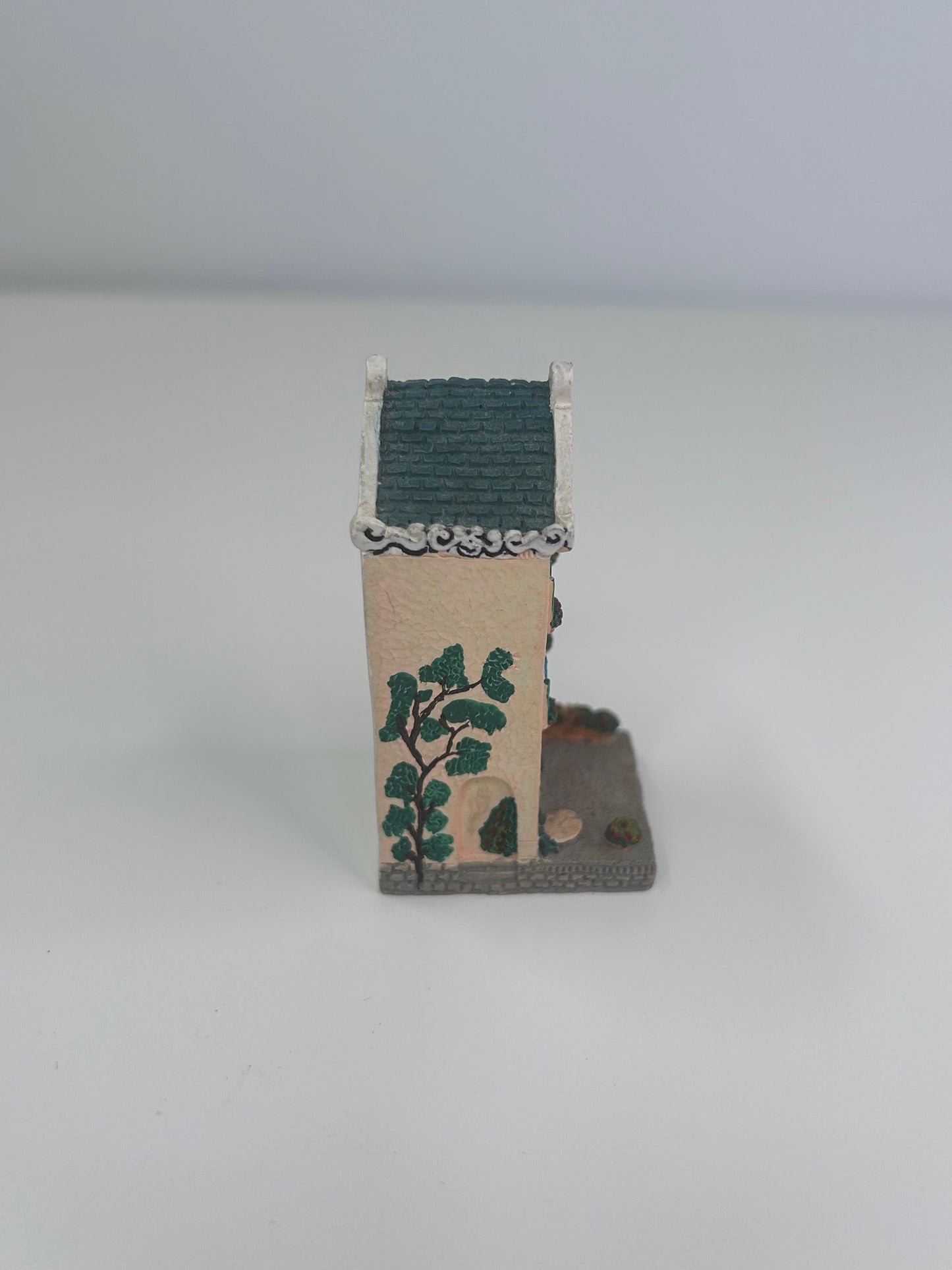 Baileys Vintage 1998 Limited Edition Cafes of the World #2 Collectible Figurine