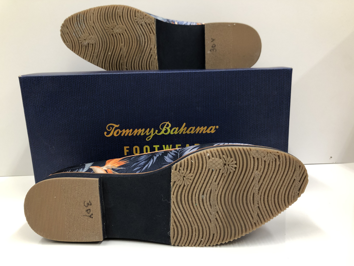 Tommy Bahama Footwear Bird of Paradise Tropical Loafers Flats Women's Shoes Size 7.5 in Original Box