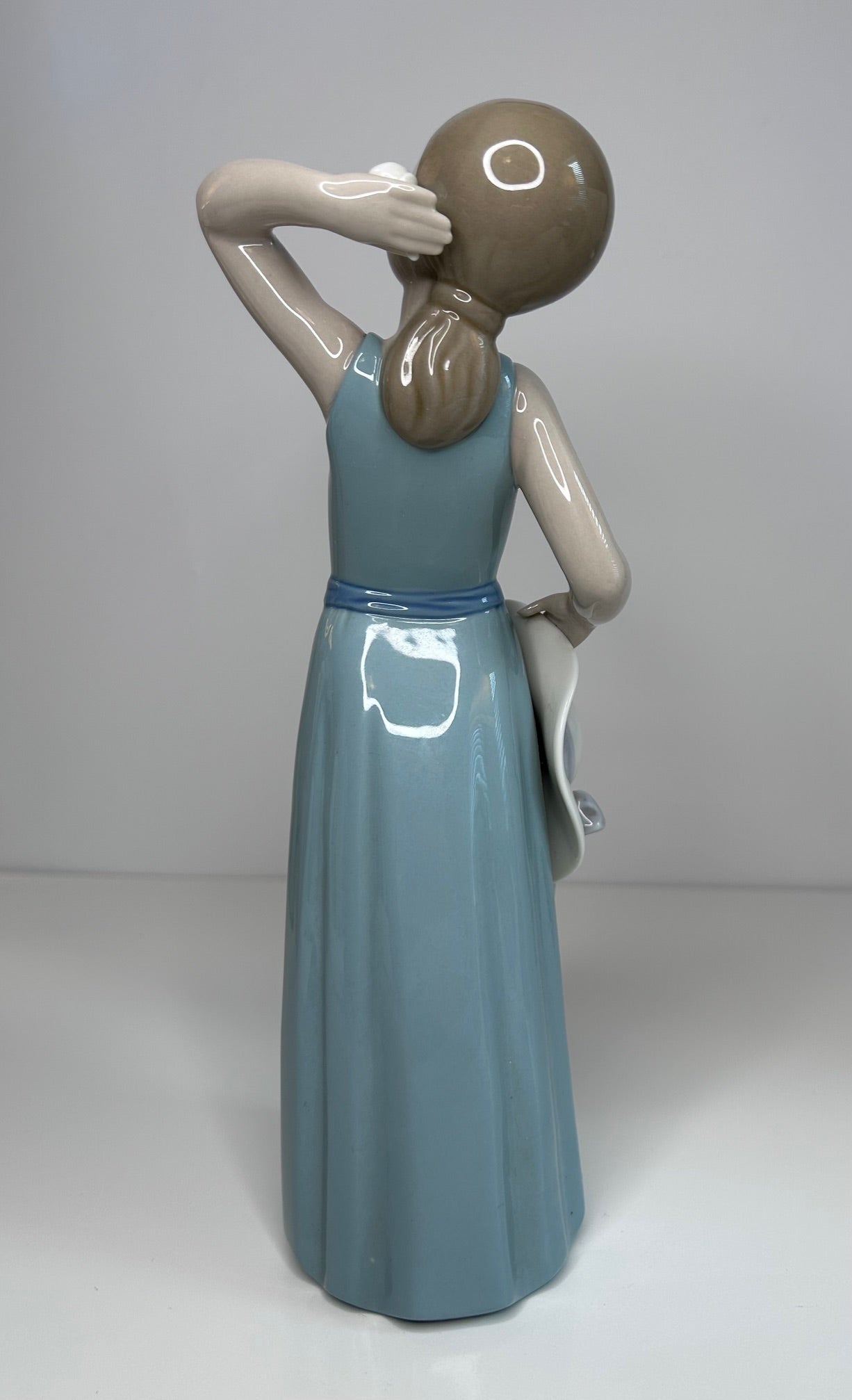 Lladro Porcelain Collectible Figurine Prissy Coiffure Girl with Straw Hat #5010 Vintage 1980s Spain