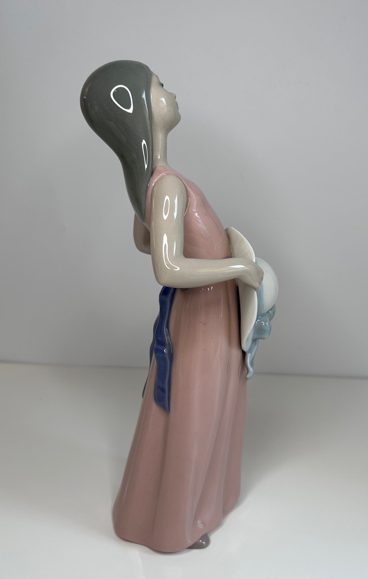 Lladro Porcelain Figurine Dreamer Girl with Straw Hat #5008 Vintage 1980s Spain