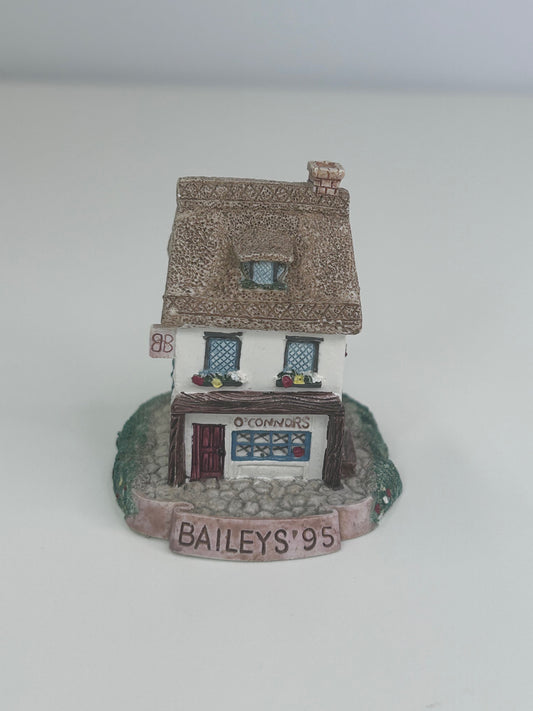 Baileys Irish Cream Vintage 1995 O'Connors Continental Cafes Coffee Shop Figurine