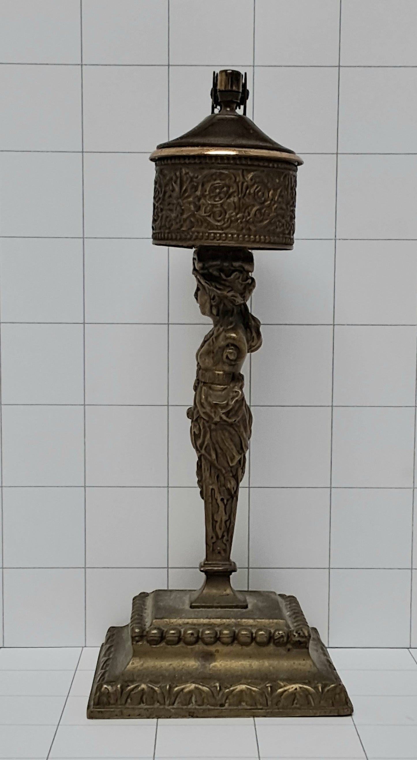 Hollywood Regency Style Brass Antique Vintage Tabletop Lighter