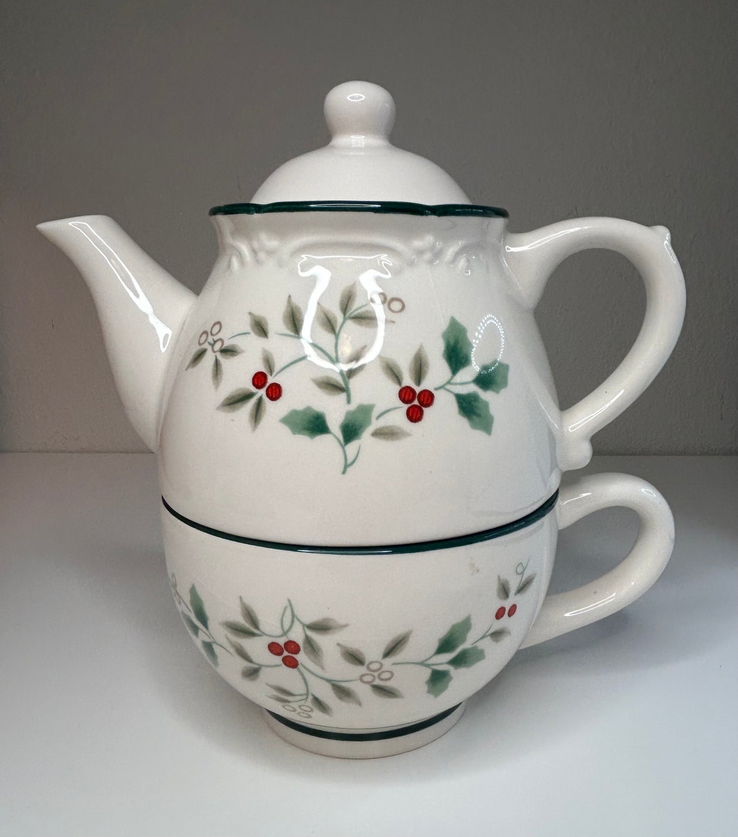 Pfaltzgraff Winterberry Tea for One Tea Pot and Tea Cup New