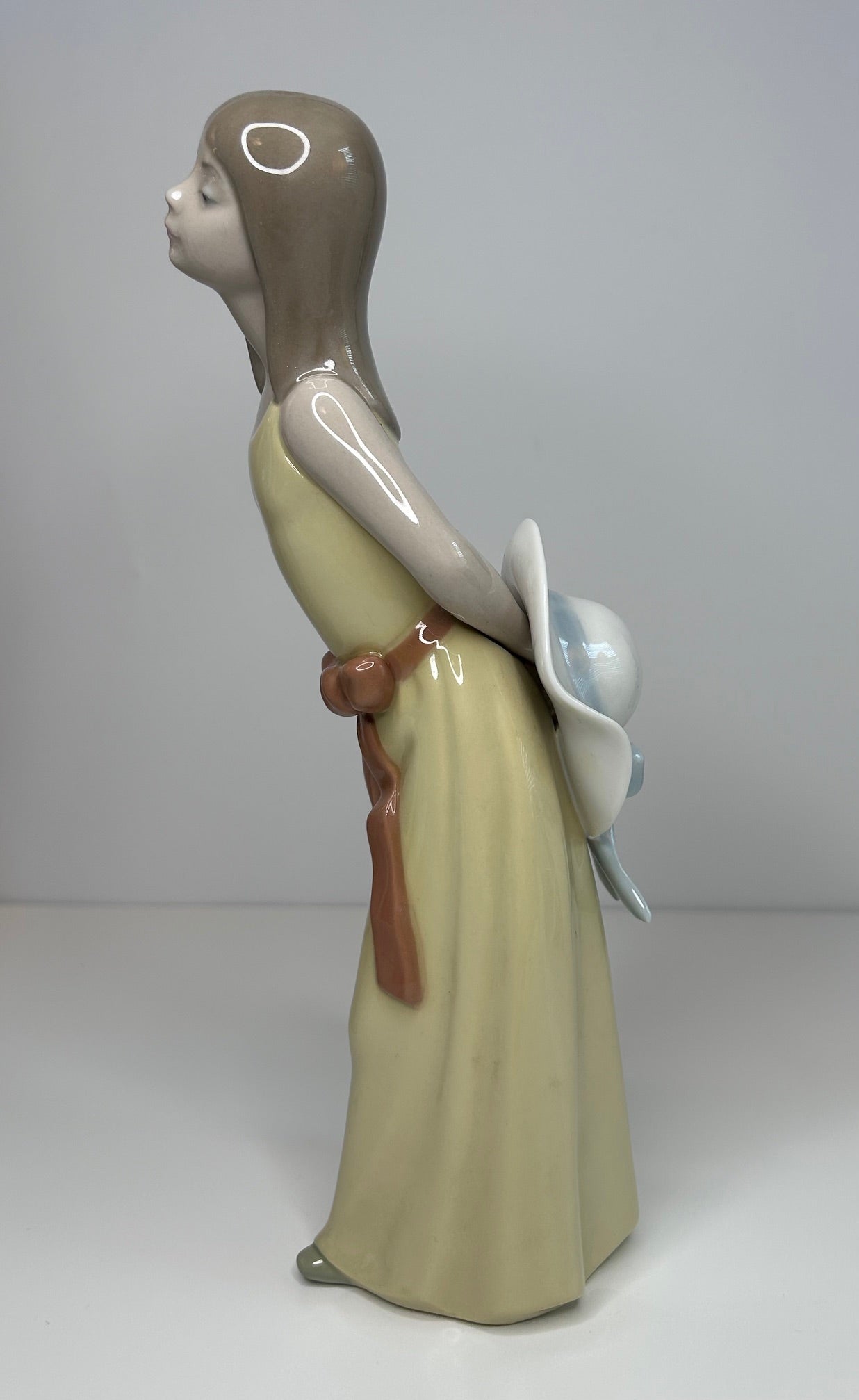 Lladro Porcelain Collectible Figurine Naughty Girl with Straw Hat #5006 Vintage 1980s Spain