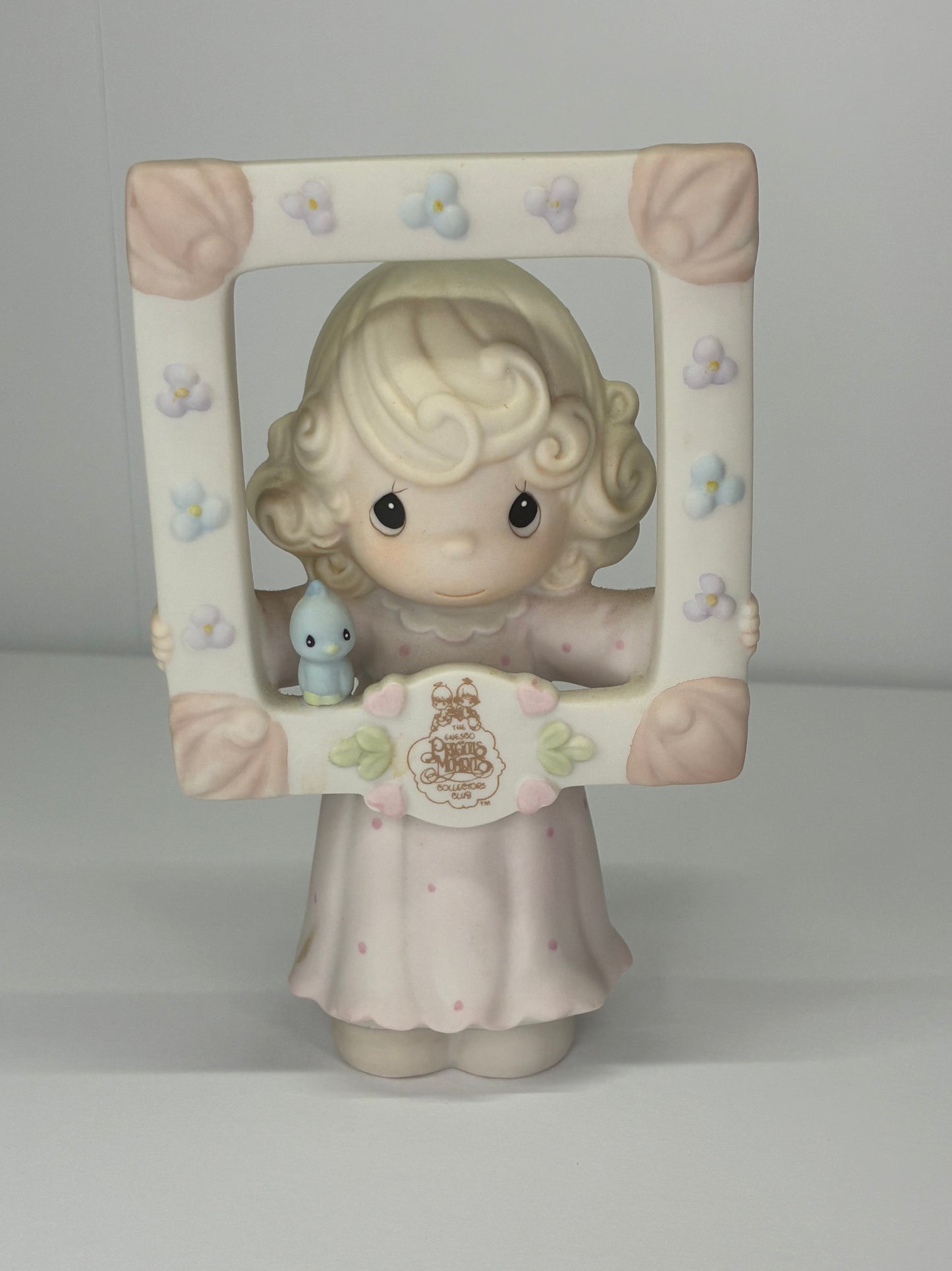 Precious Moments Vintage 1996 Symbol of Membership You're as Pretty as a Picture Hand Painted Porcelain Collectible Figurine Original Box