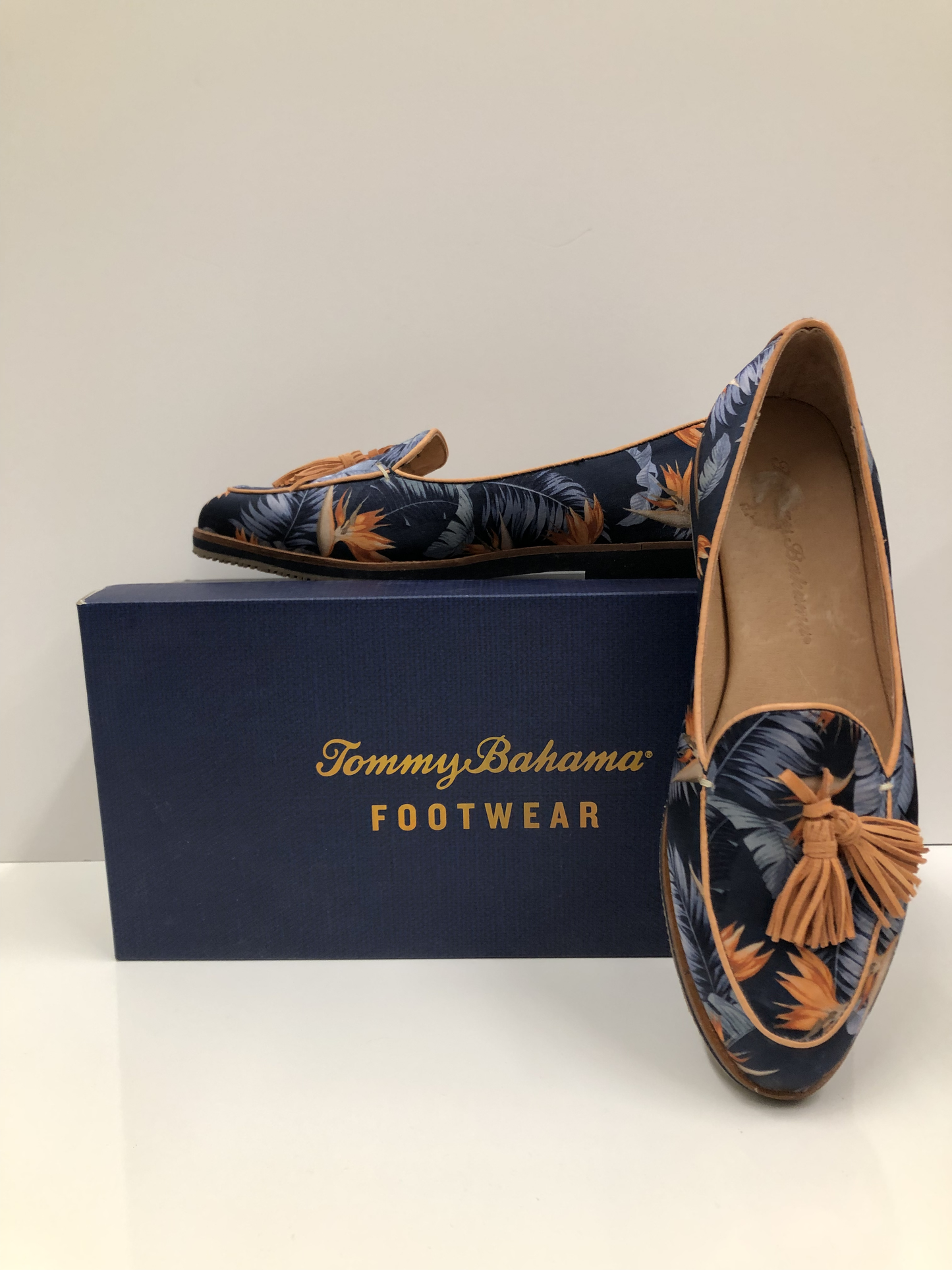 Tommy Bahama Footwear Bird of Paradise Tropical Loafers Flats Women's Shoes Size 7.5 in Original Box