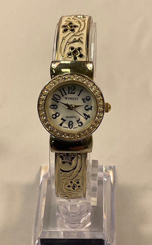Wincci Artistic White Floral Enamel Cubic Zirconia Silvertone Hinged Cuff Quartz Women's Watch New Battery