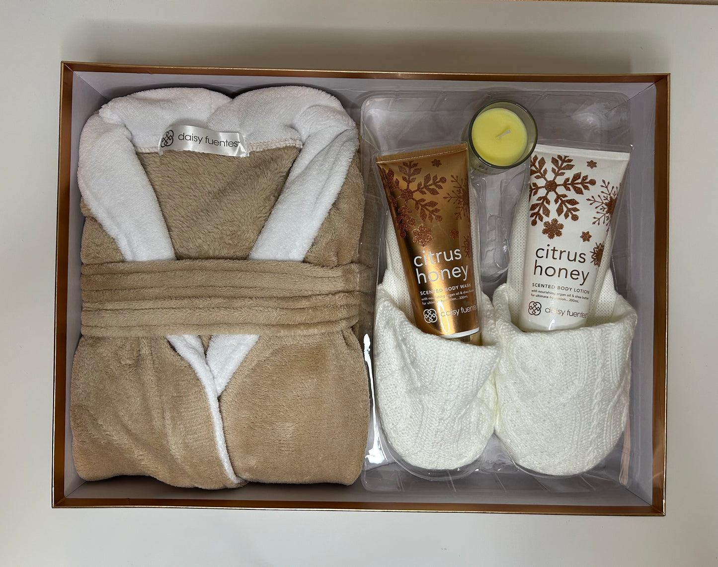 Daisy Fuentes 5 Piece Self Care Set Robe Slippers Lotions