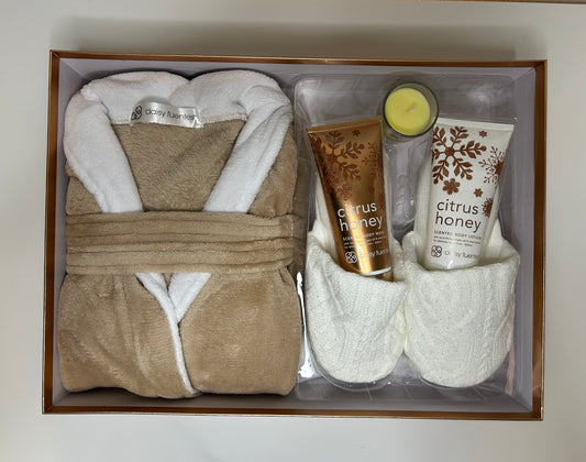 Daisy Fuentes 5 Piece Self Care Set Robe Slippers Lotions