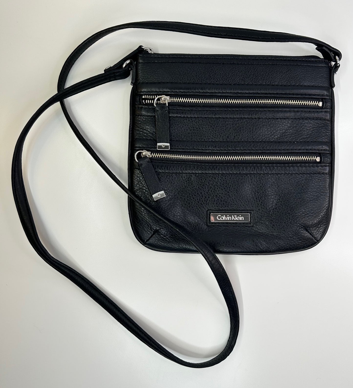 Calvin Klein Saffiano Pebbled Leather Black Cross Body Messenger Bag Silvertone Accents