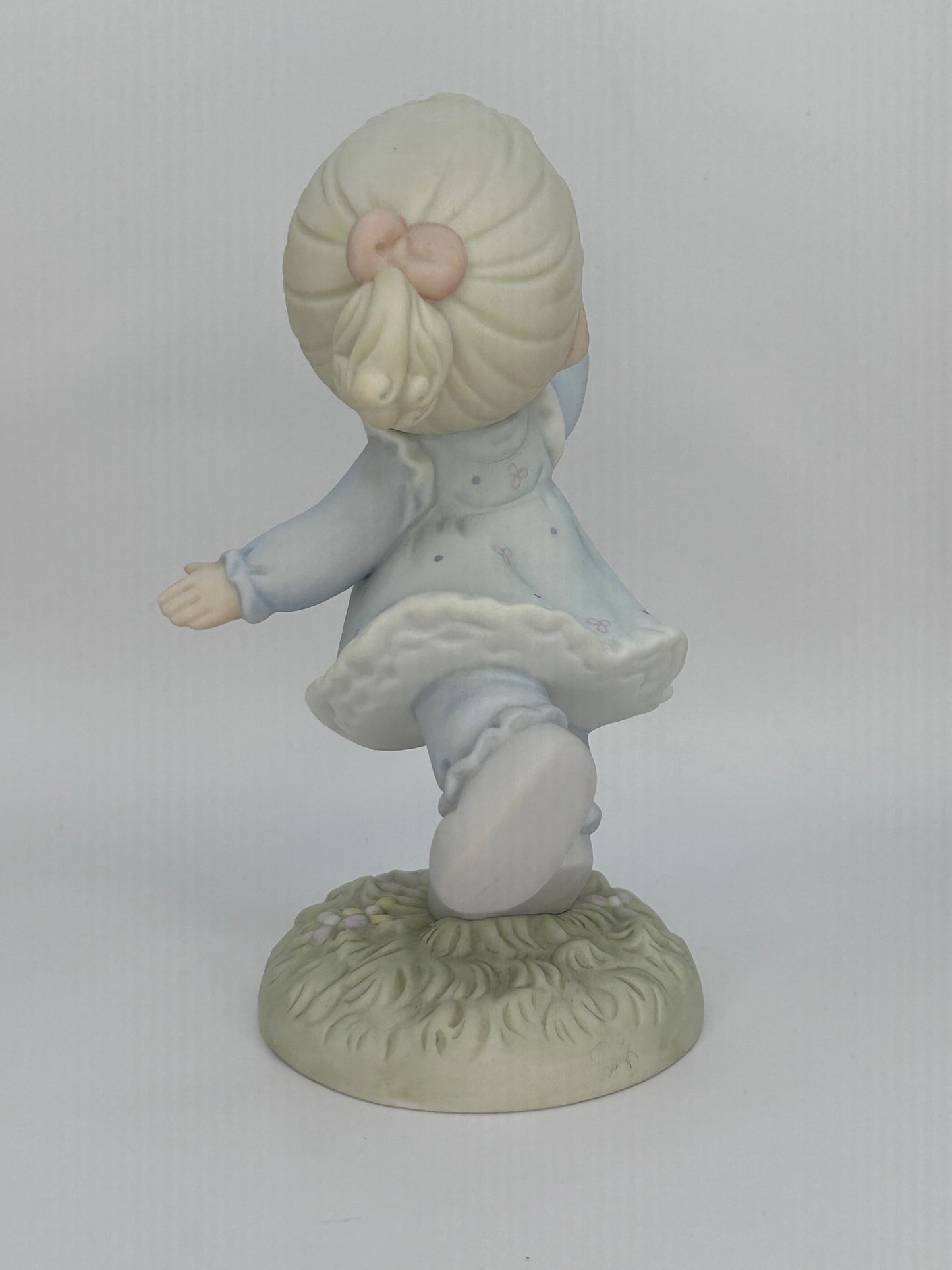 Precious Moments Vintage 1992 Happiness Is At Our Fingertips Figurine Orig Box Mint