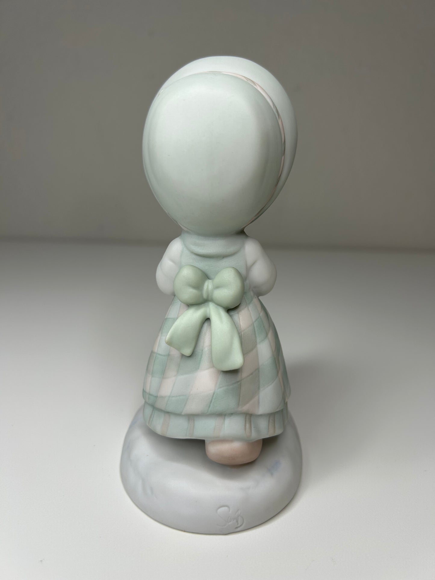 Precious Moments December Vintage 1988 Porcelain Figurine Original Box Mint