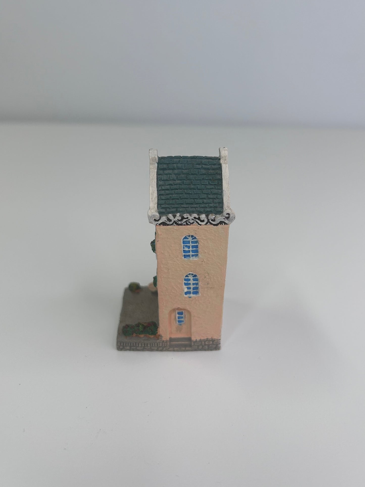 Baileys Vintage 1998 Limited Edition Cafes of the World #2 Collectible Figurine