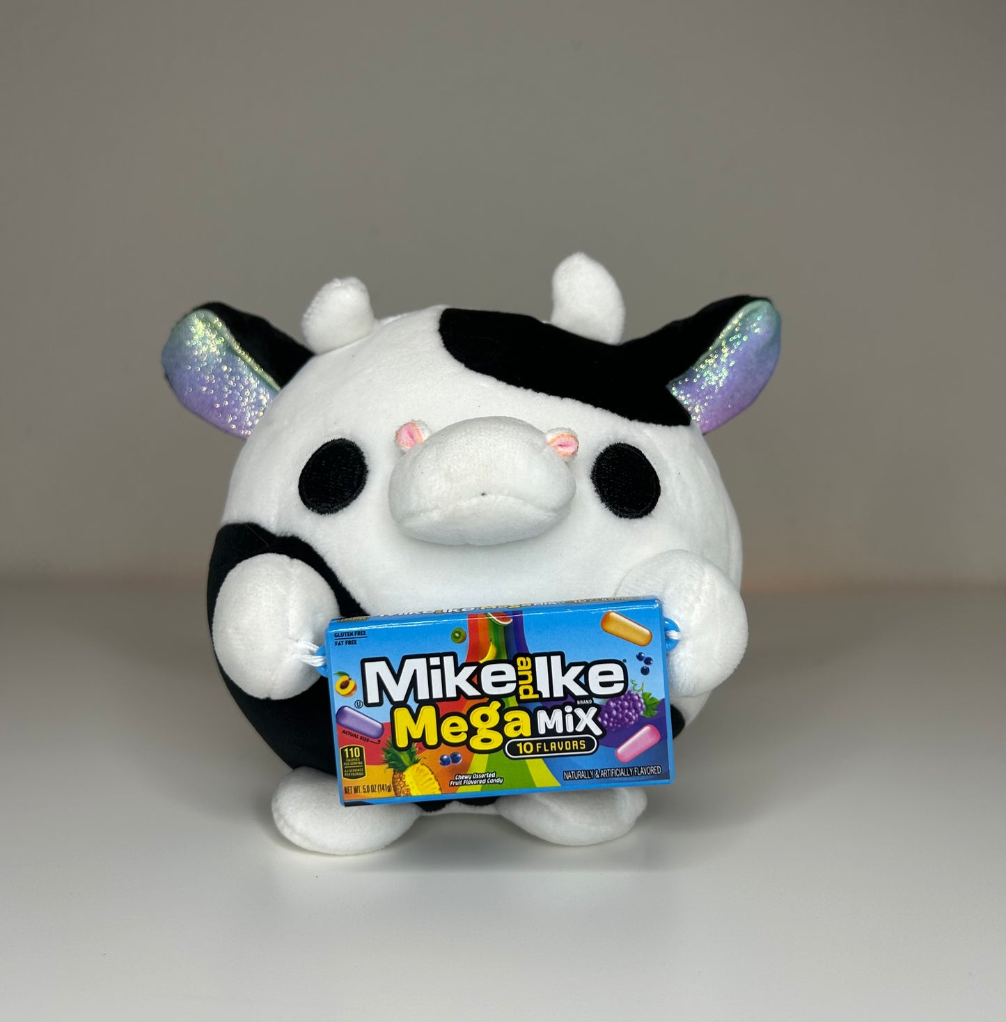 Zuru Snackles Daisy Cow Mike And Ike