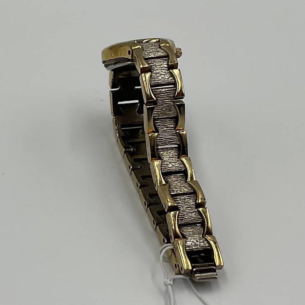 Vintage Elgin Ladies Watch Mother of Pearl Face New Battery Working Condition