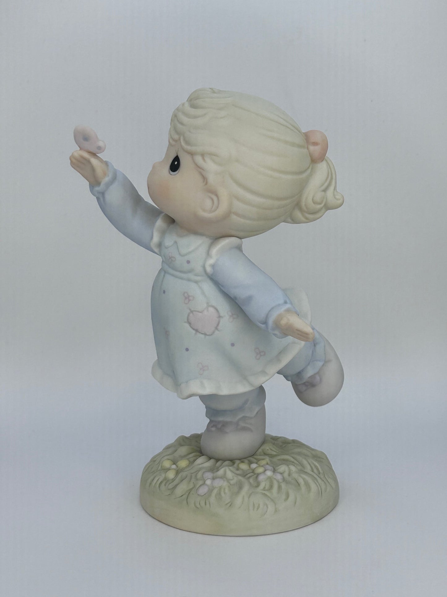Precious Moments Vintage 1992 Happiness Is At Our Fingertips Figurine Orig Box Mint
