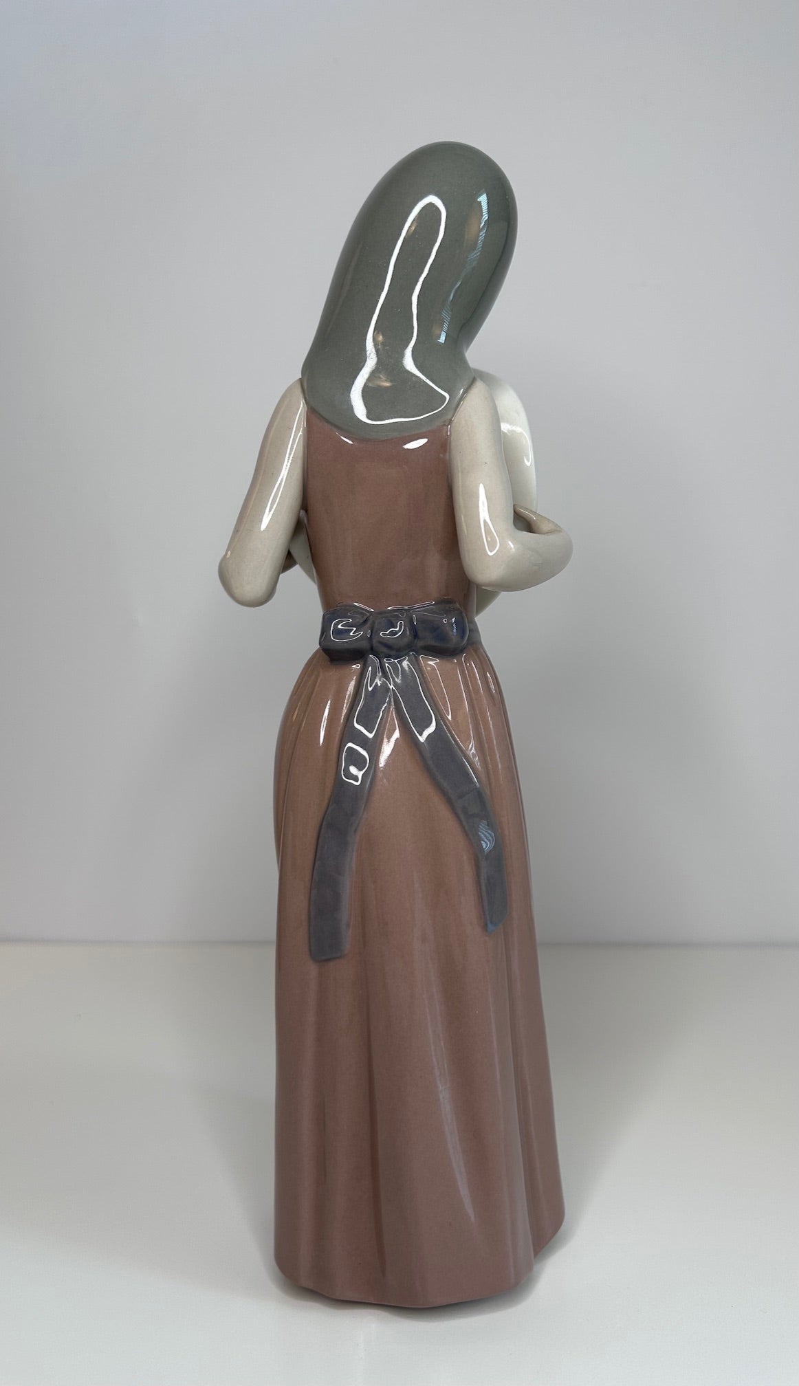 Lladro Porcelain Figurine Bashful Girl with Straw Hat #5007 Vintage 1980s Spain
