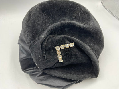 Black hat with seven diamonds