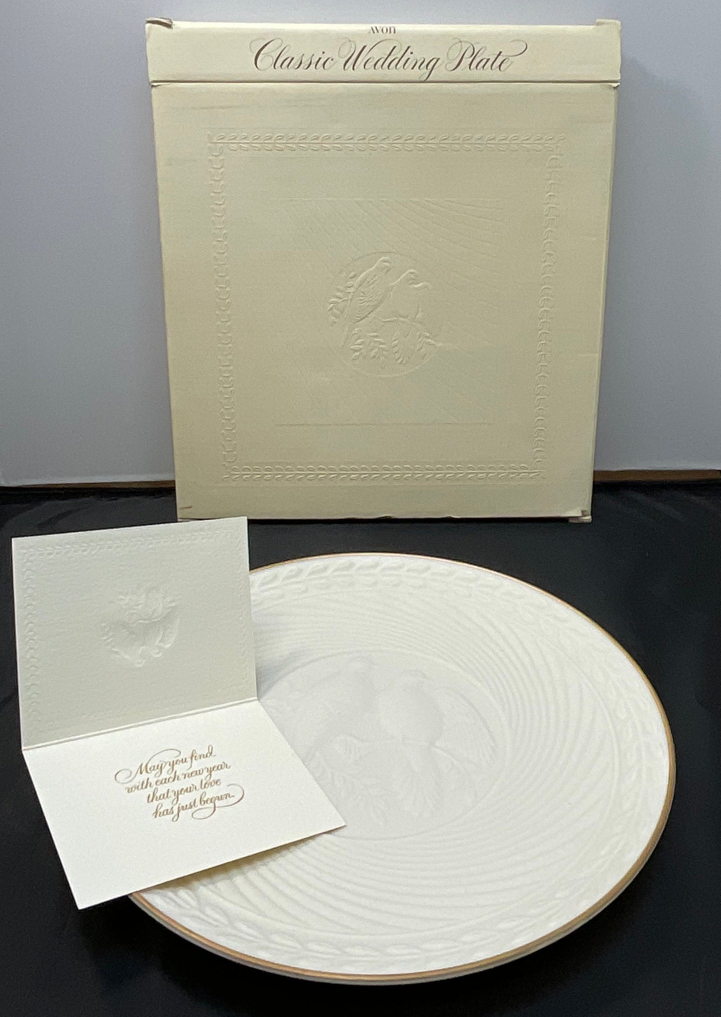 Avon Classic 14K Gold Trim Porcelain Wedding Plate Vintage 1986 in Original Box