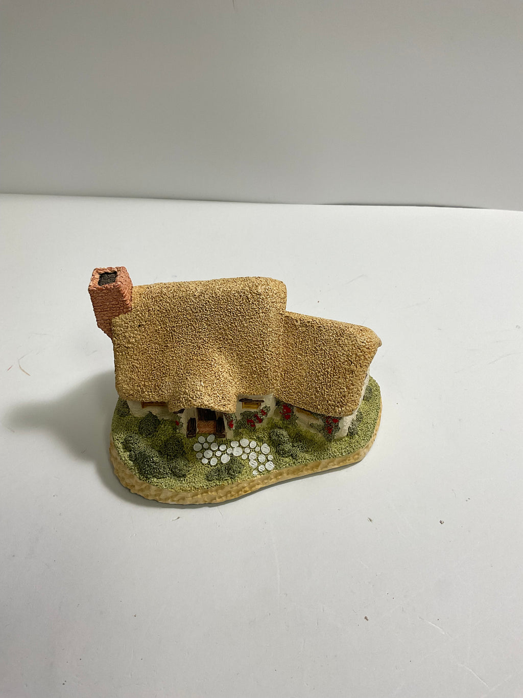 Vintage David Winter Rose Cottage Figurine 1980 - Hand Painted Great Britain