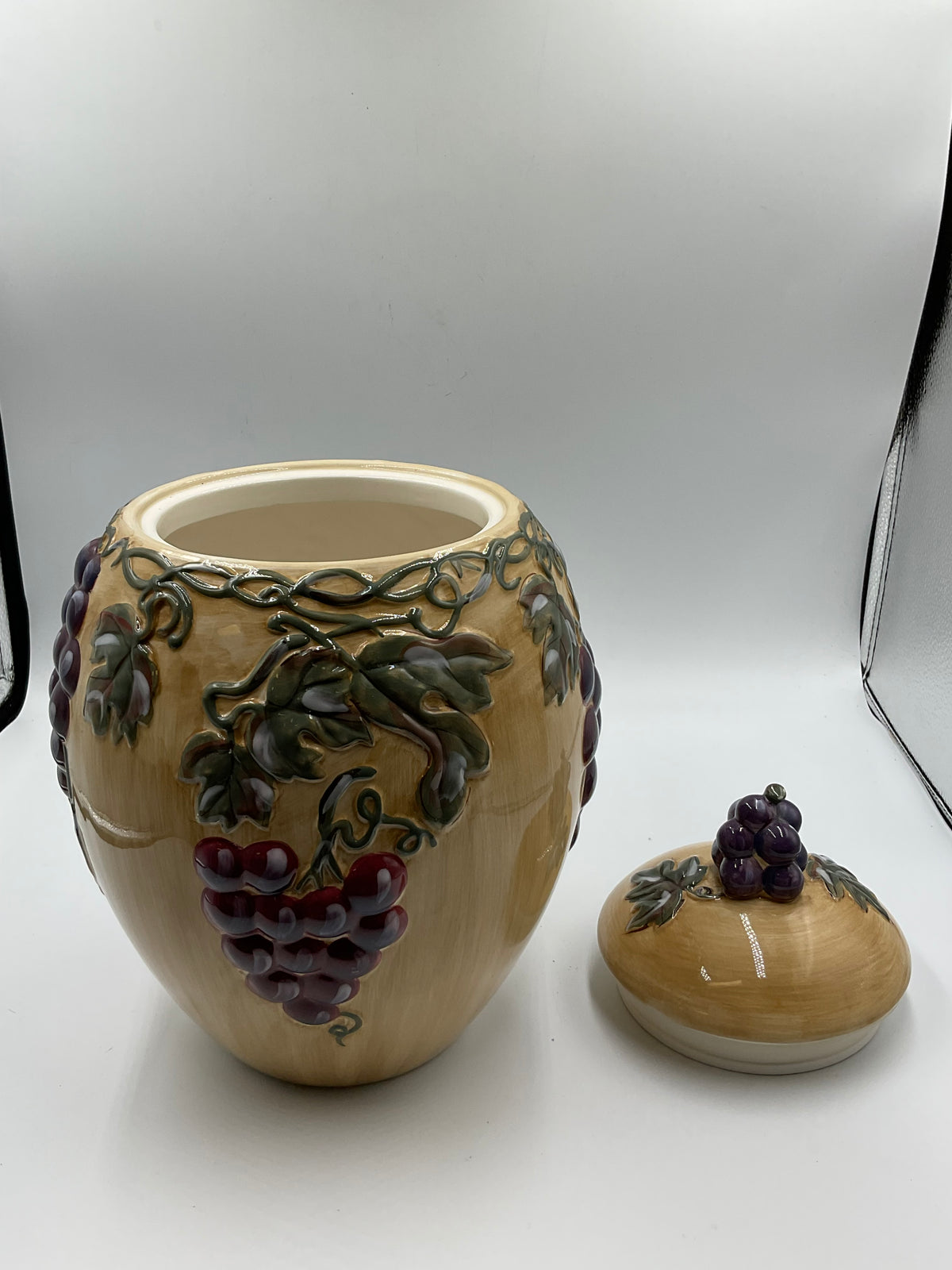 Noble Excellence Meritage Large Grape Vine Ceramic Canister w/ Lid 12.375"