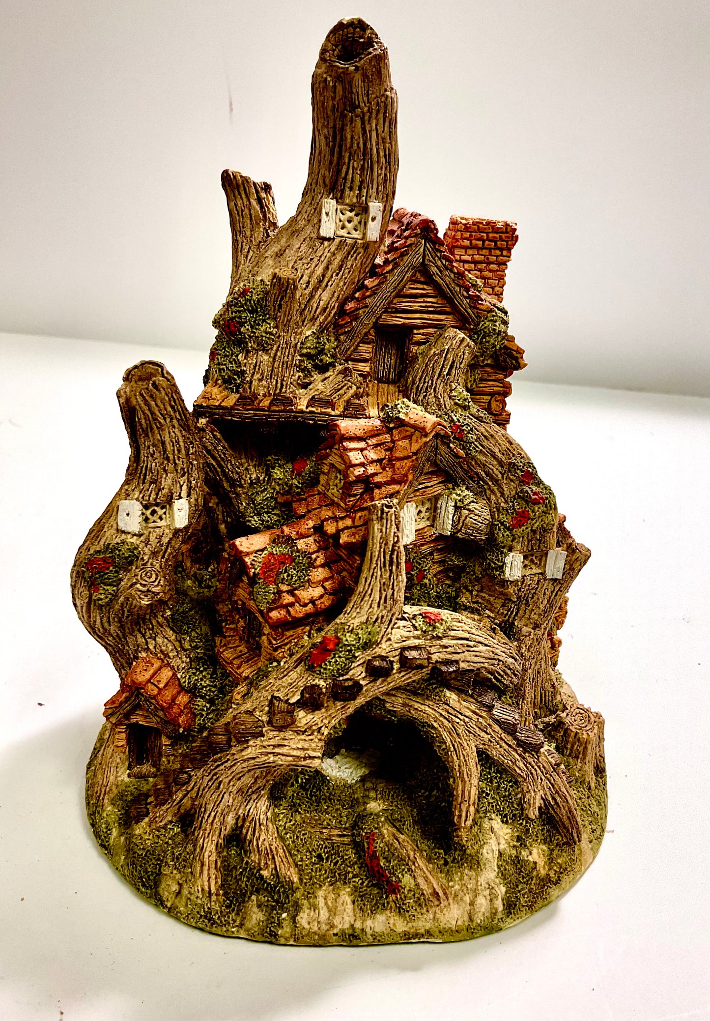 Woodcutter's Cottage David Winter 1983 Handmade Handpainted Fairy Garden