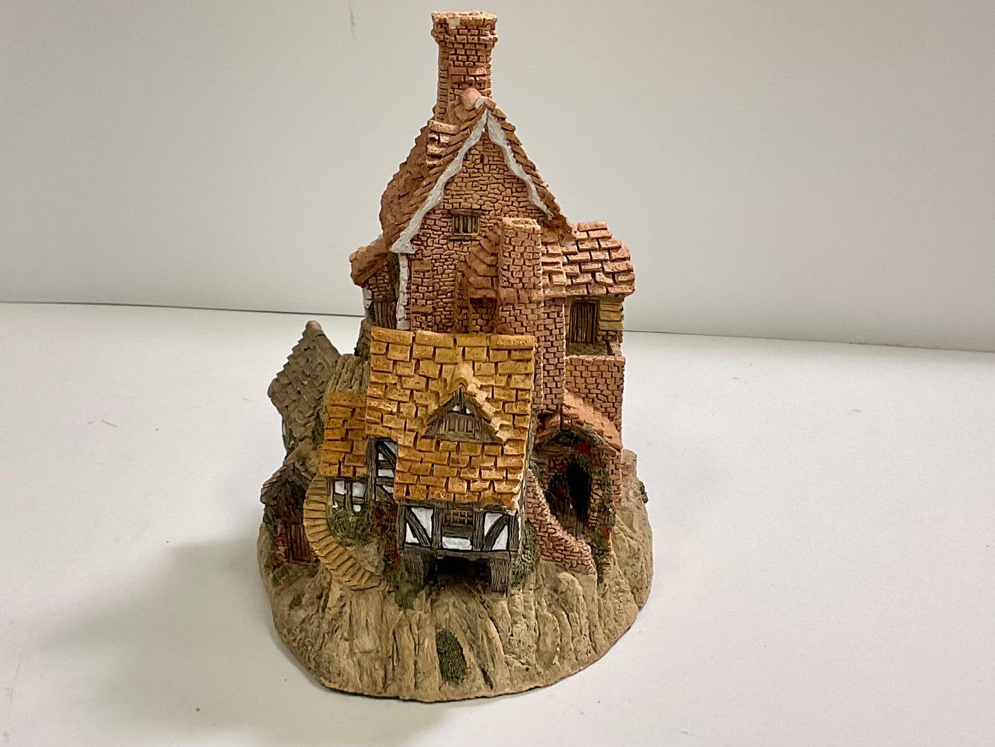 David Winter Cottage The house on Top 1982 Main Collection