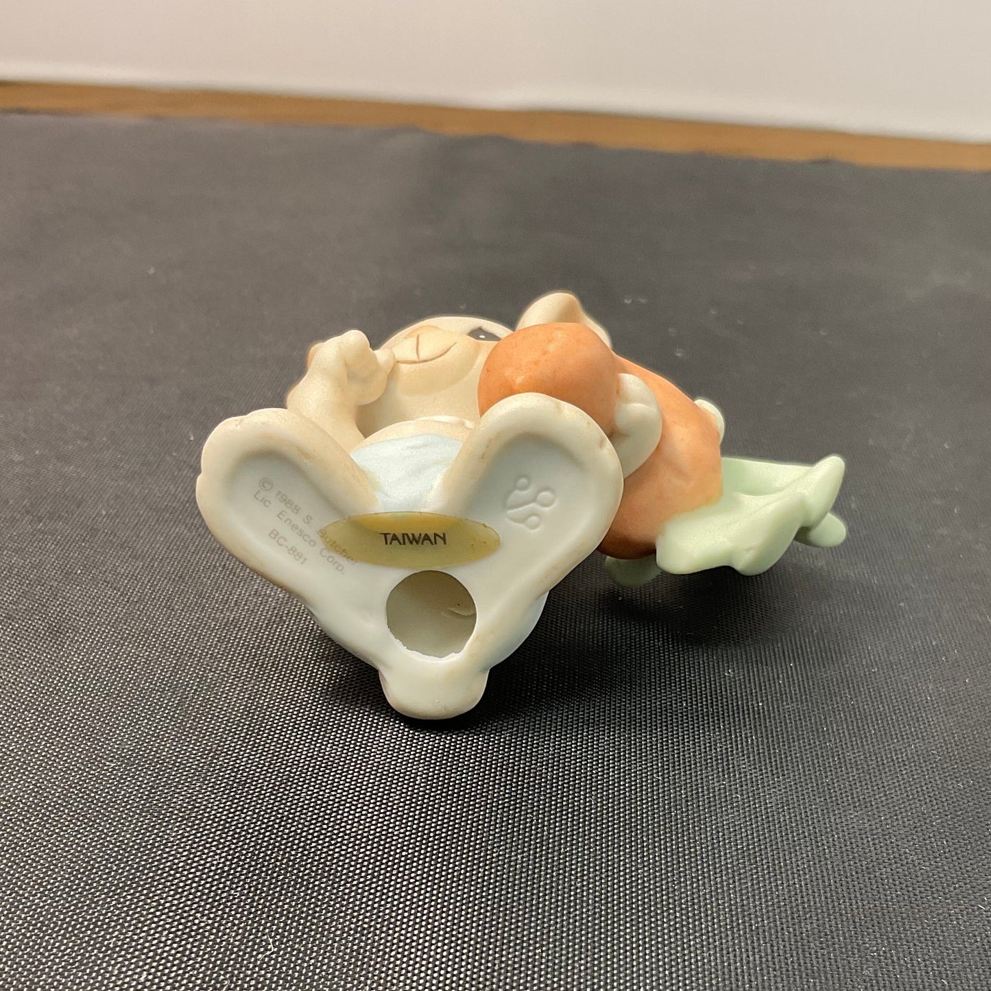 Precious Moments Vintage 1988 Members Only Figurine Somebunny Cares Hand Painted Porcelain Collectible